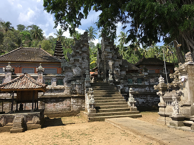 Kehen-temple-statues