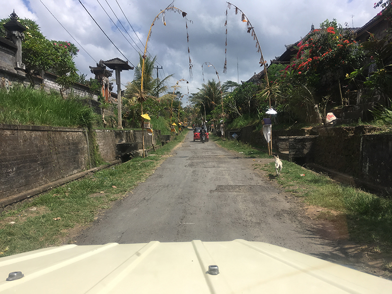 jeep-village-road-driver-view